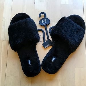 Super Soft Plush Slippers! Black Faux-Fur, 7/8